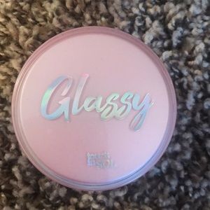 A face primer for a glowy look !